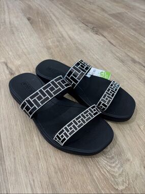NEW Women’s ONCAI Rhinestone Slides